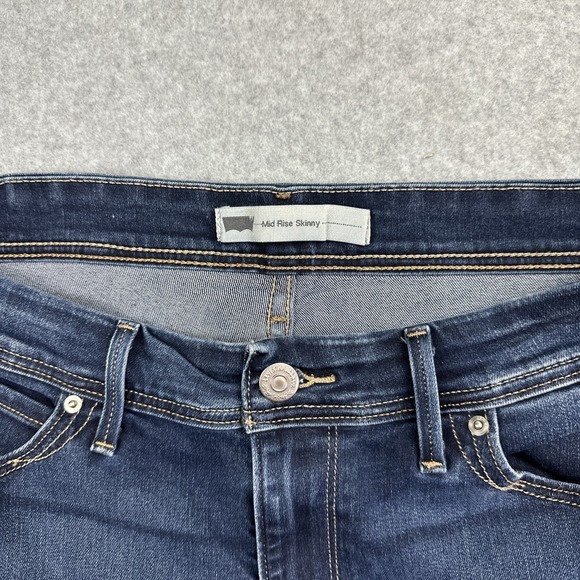 Levi's Women's Mid Rise Skinny Capris Size 12 W31 - Picture 9 of 11